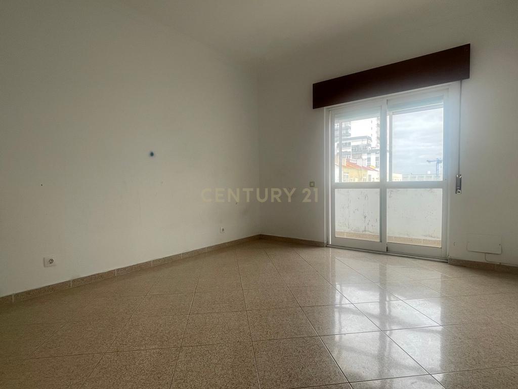 Apartamento T3, com Logradouro, em São Sebastião, Setúbal  - Image 5