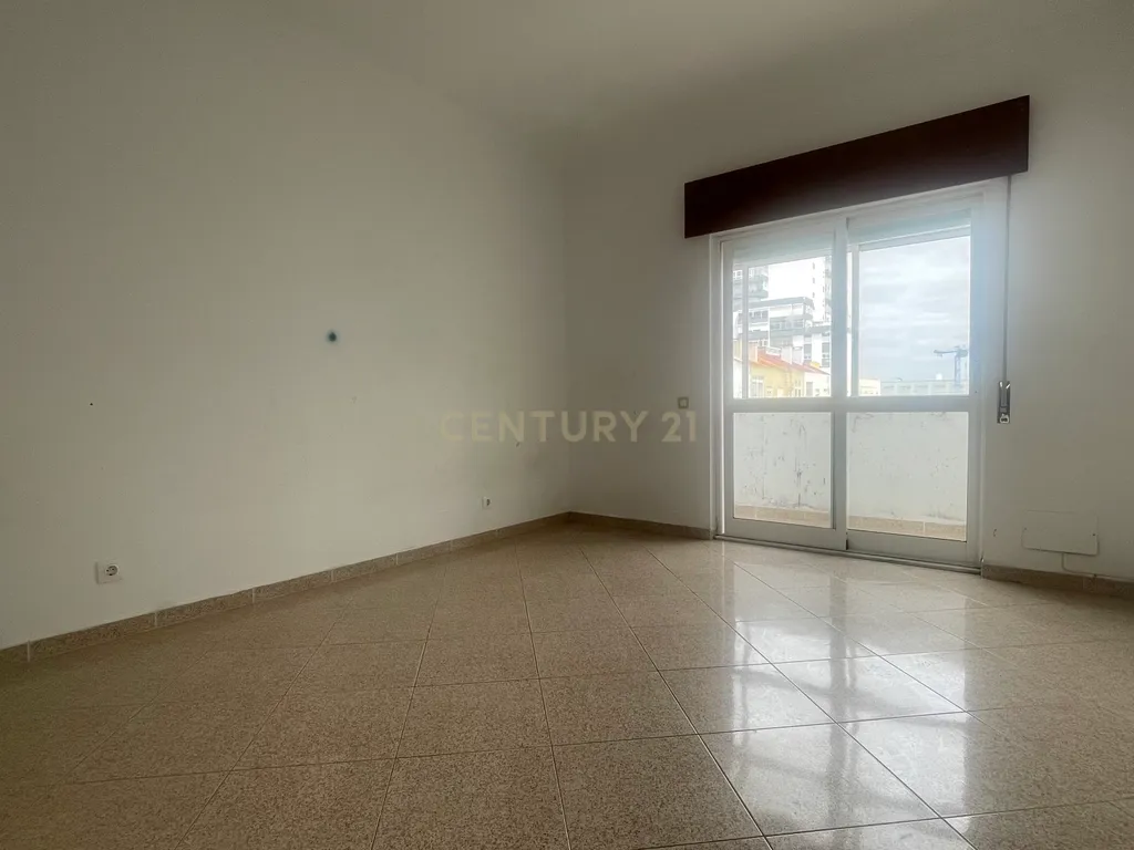 Apartamento T3, com Logradouro, em São Sebastião, Setúbal - Image 5