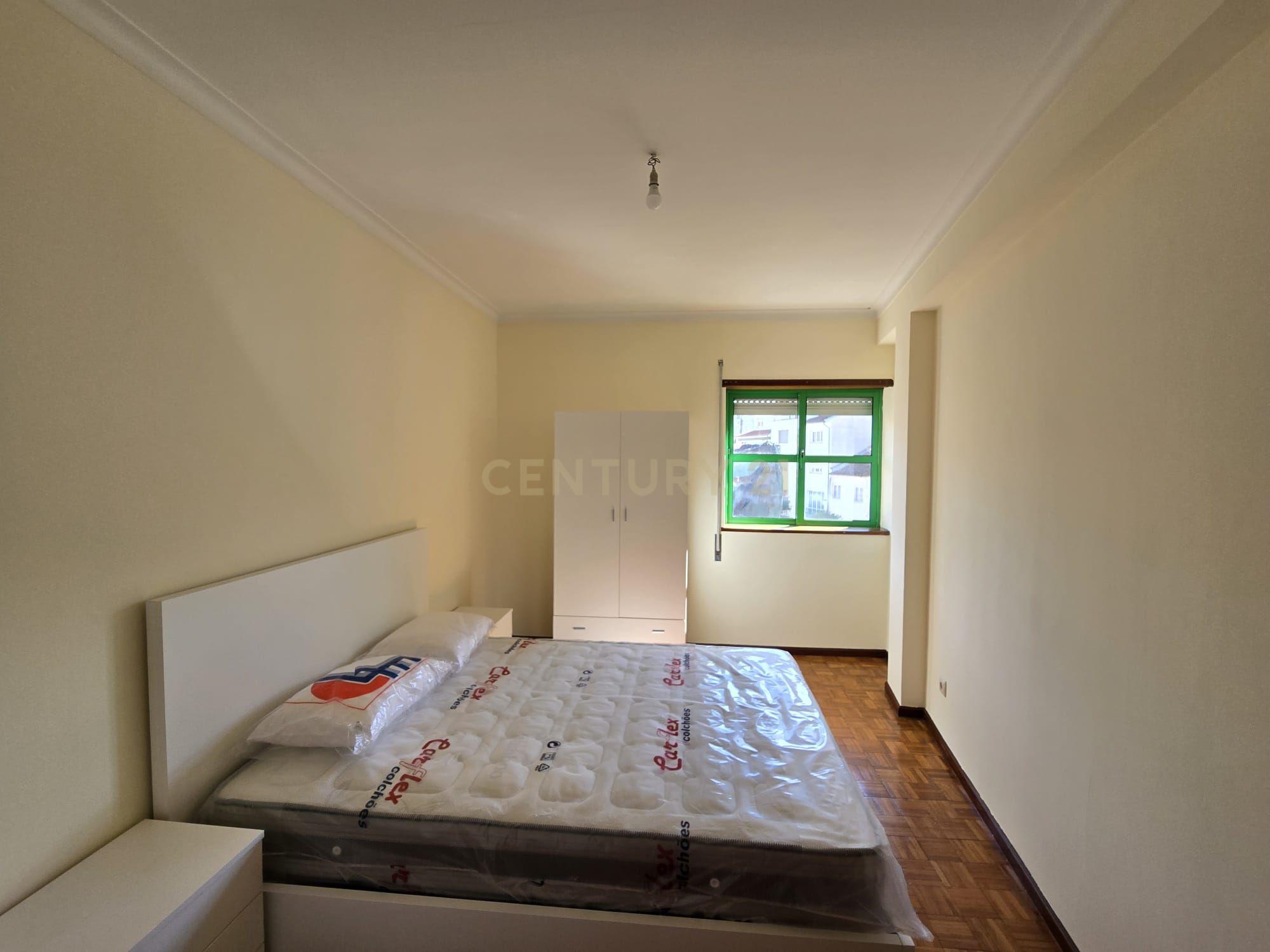 Apartamento T2 no centro de Bragança - Image 8