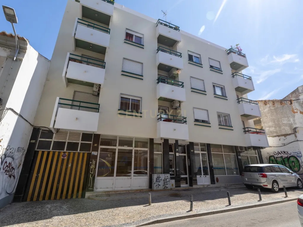 T3 com Terraço Privativo no Centro de Faro - Image 21