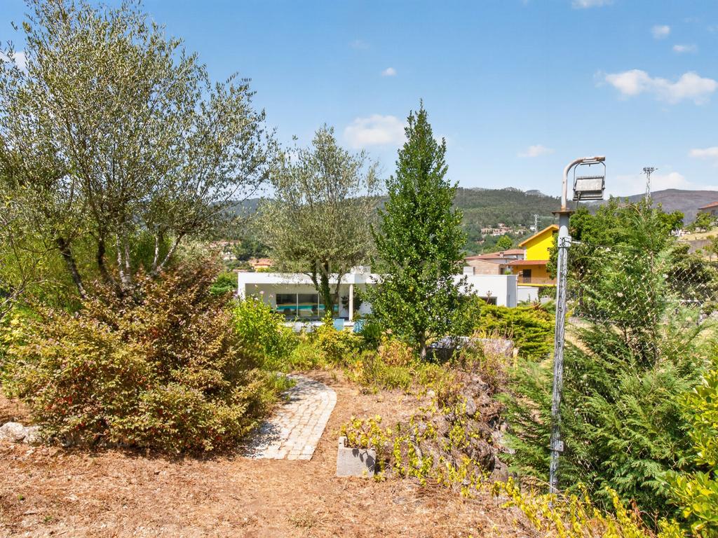 Moradia T4 Térrea de Sonho com Piscina, Campo de Futebol - Image 61