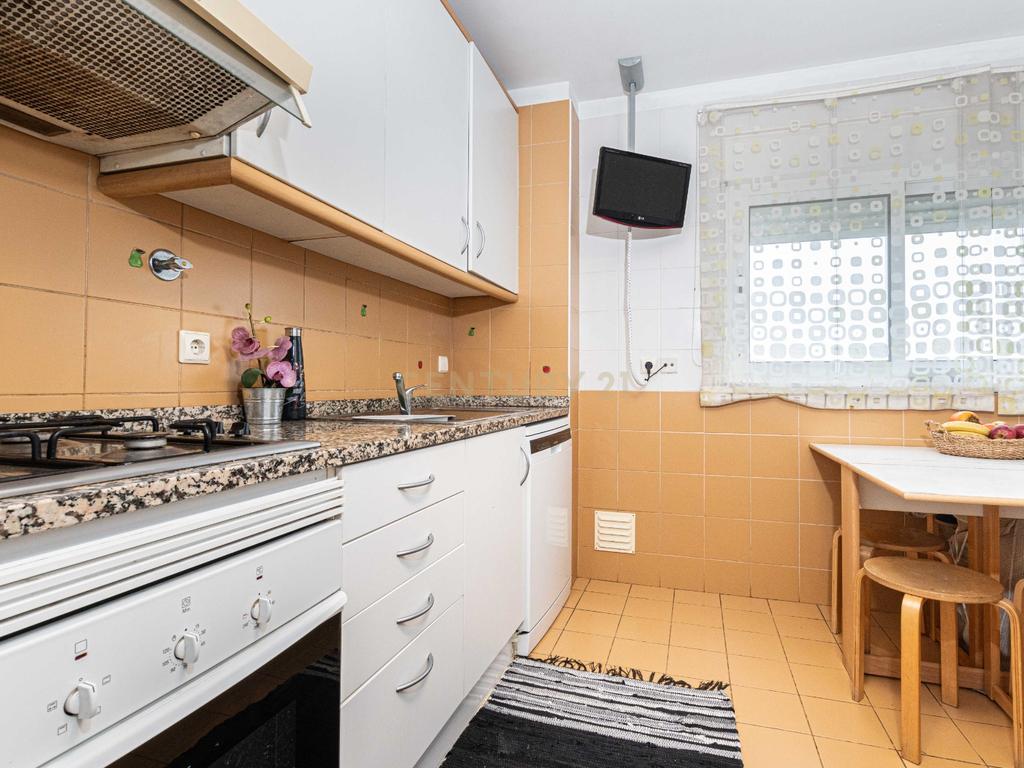 Apartamento T2 com Vista Panorâmica em Lisboa e um lugar de estacionamento na Rua Carlos Botelho - Lisboa  - Image 15