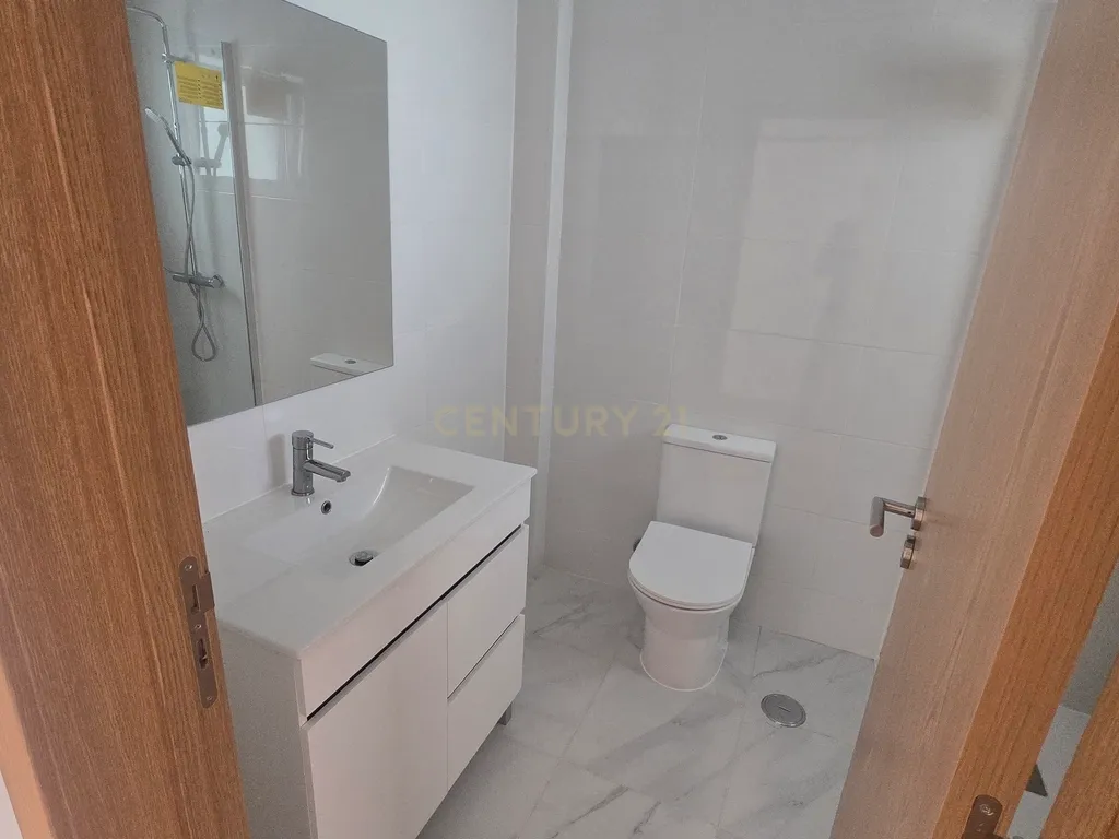 Apartamento T3 Totalmente Remodelado para Arrendamento | Bairro do Liceu | Setúbal - Image 25