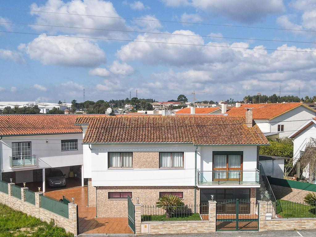 Moradia T4, com jardim e terraço, em Anadia  - Image 1