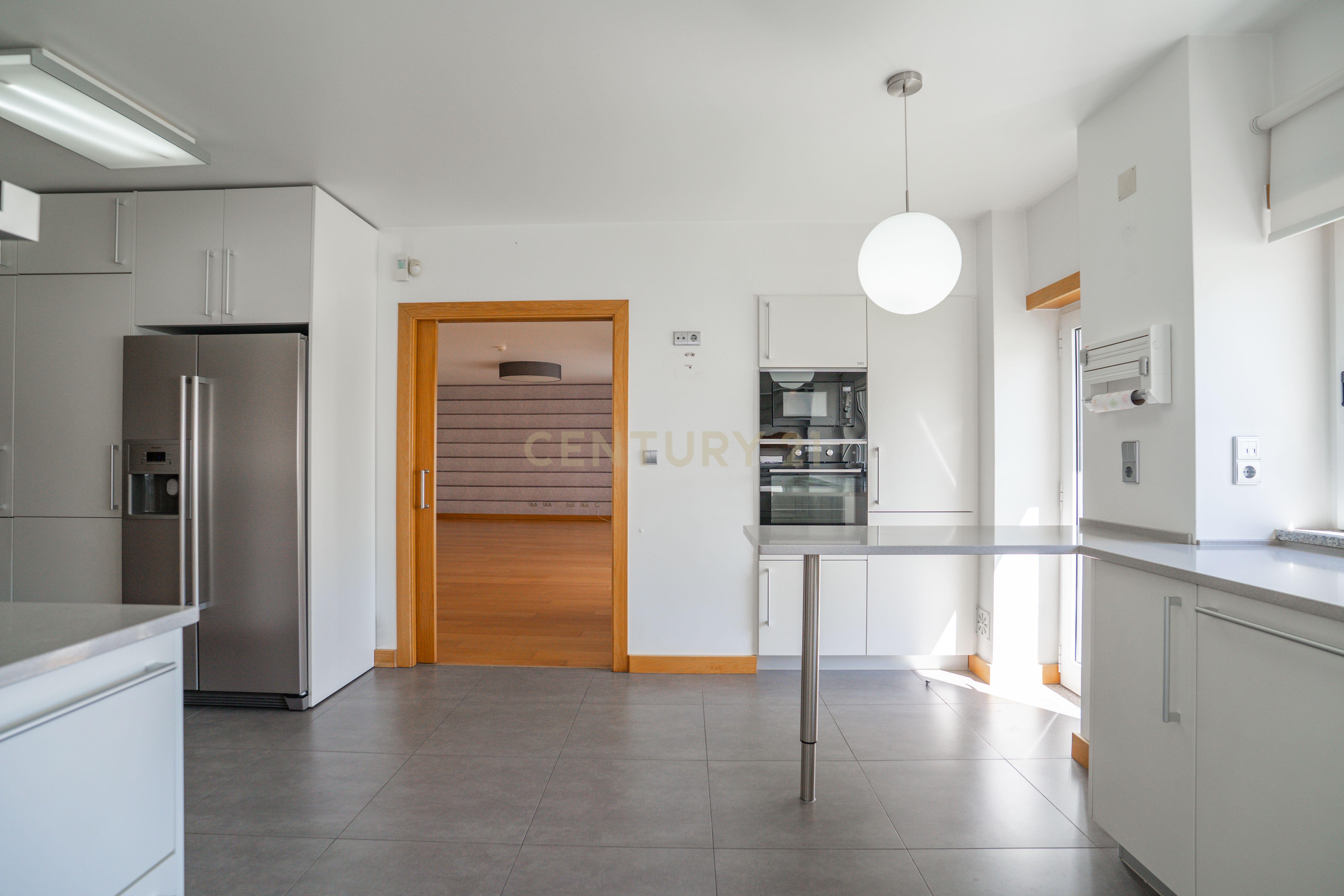 Fotografia 8 de Apartamento T4 Premium com Terraço na Avenida da Independência