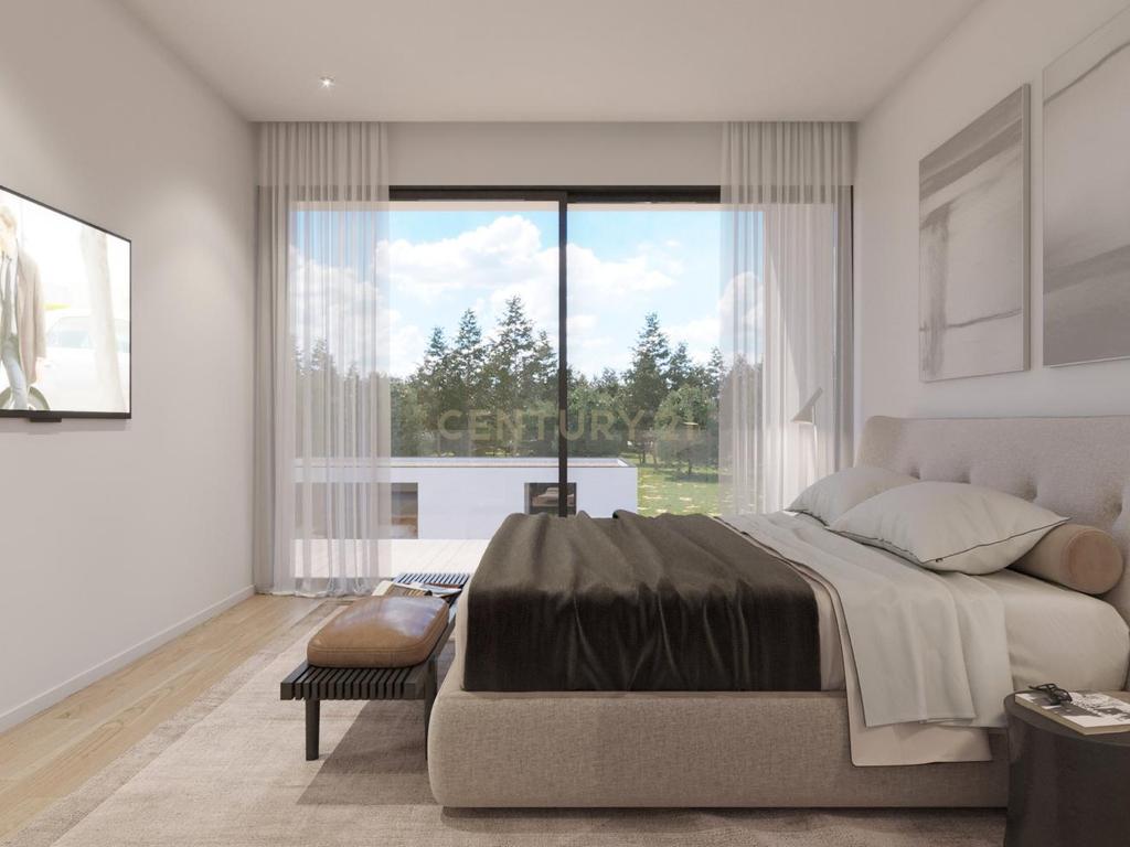 Luxuosa Moradia T3 em Vila Nova de Gaia com Piscina e Jardim - Image 12