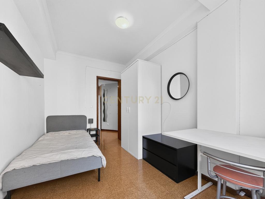 Apartamento T3 Duplex com Vista Desafogada no Monte da Caparica - Image 38