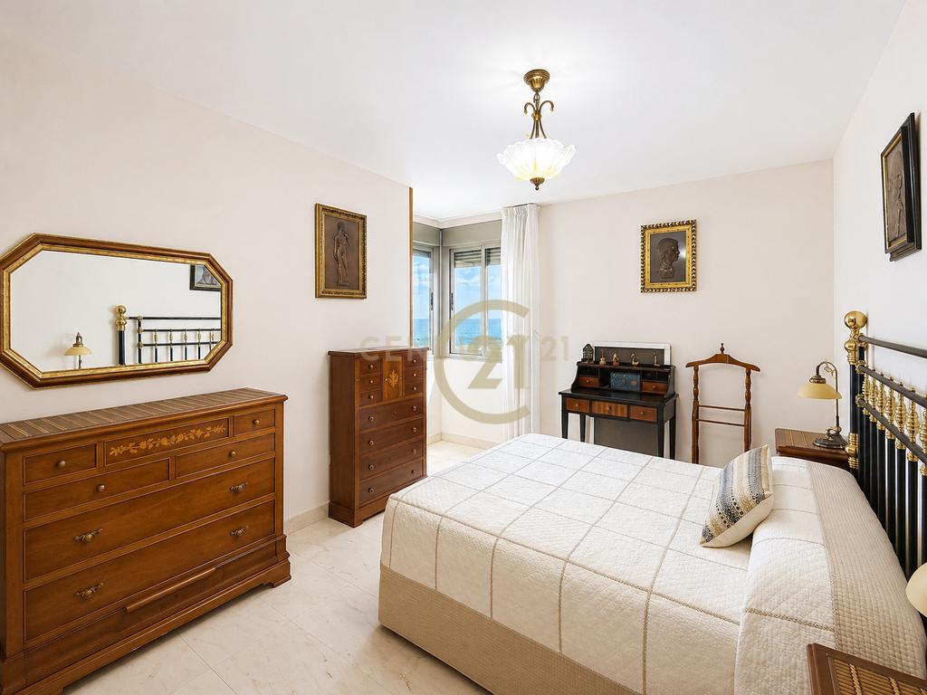 Apartamento em Primeira Linha de Praia com Vistas Frontais para o Mar – 3 Quartos, Garagem e Arrecadação - Image 12