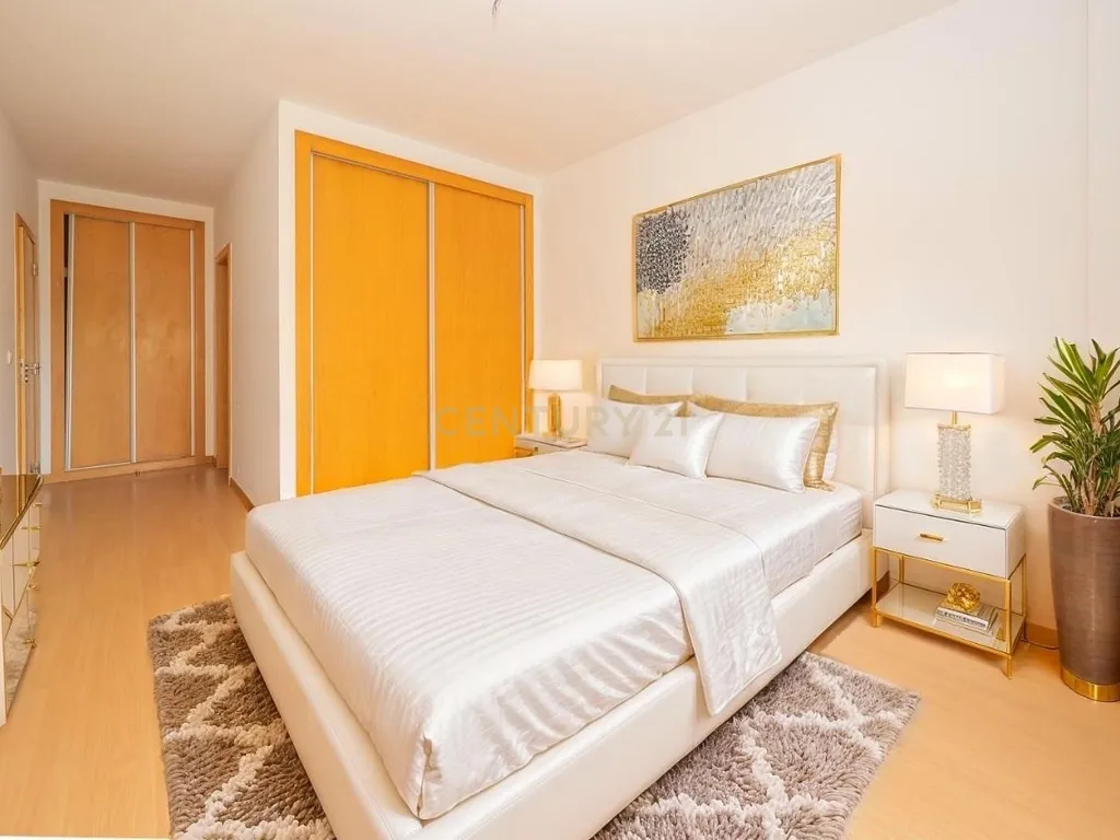 Apartamento T3 com Duas Varandas, Garagem Box e Lugar de estacionamento na Vila Serena, Pinhal Novo - Image 19