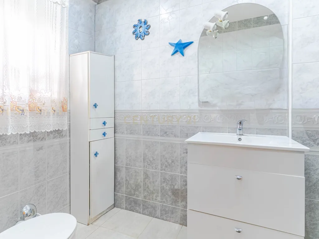 Casa em Cúllar Vega, Granada - Oportunidade Quase Nova - Image 11
