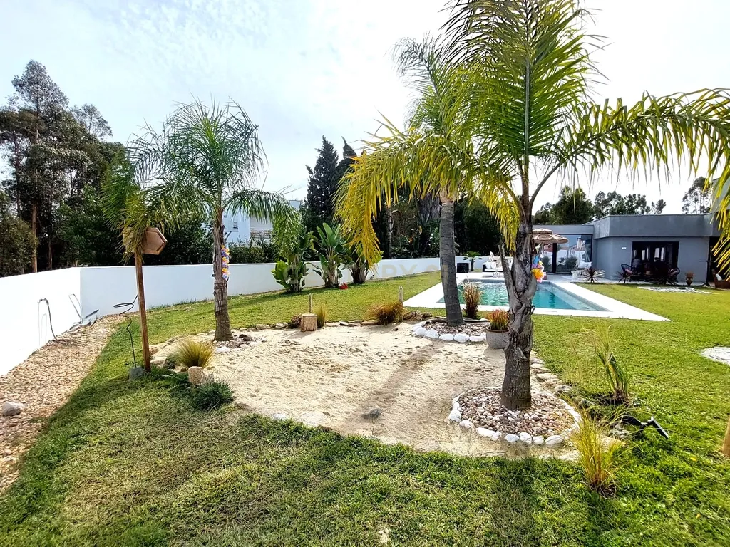 Oasis Coco Beach Villa - Moradia de Luxo Isolada T3 + 1 com Guest House e Piscina, lote 1,368 m² – Urbanização Vila Alegre, Fernão Ferro - Image 11
