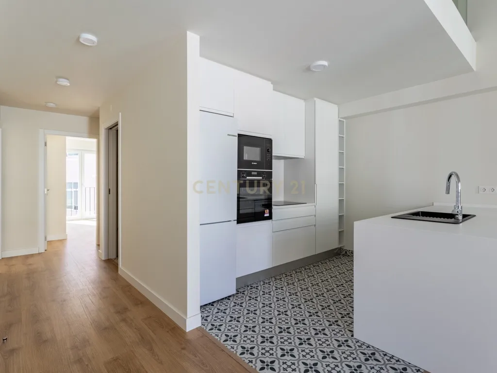 Duplex T3 para Venda, em Campolide – Pé-Direito Duplo, Terraço e Classe Energética A | 940.000 € - Image 8