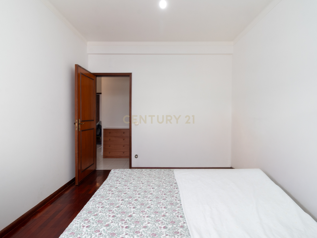 Apartamento T3 com garagem e arrecadação em Abrantes - Image 16