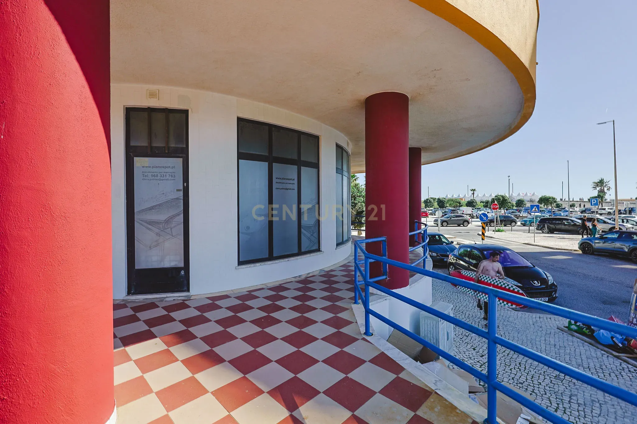 Fotografia 6 de Espaço comercial à venda em zona premium com várias montras, junto à praia