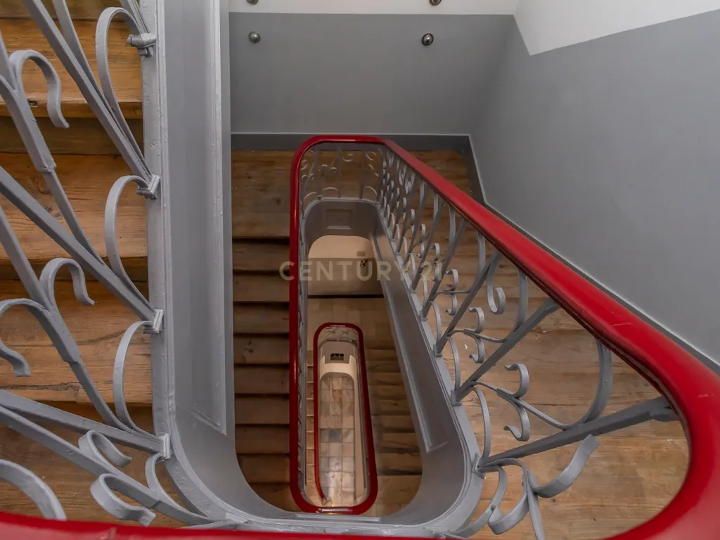 Apartamento Renovado e Mobilado na Av. João Crisóstomo, Lisboa - Image 17