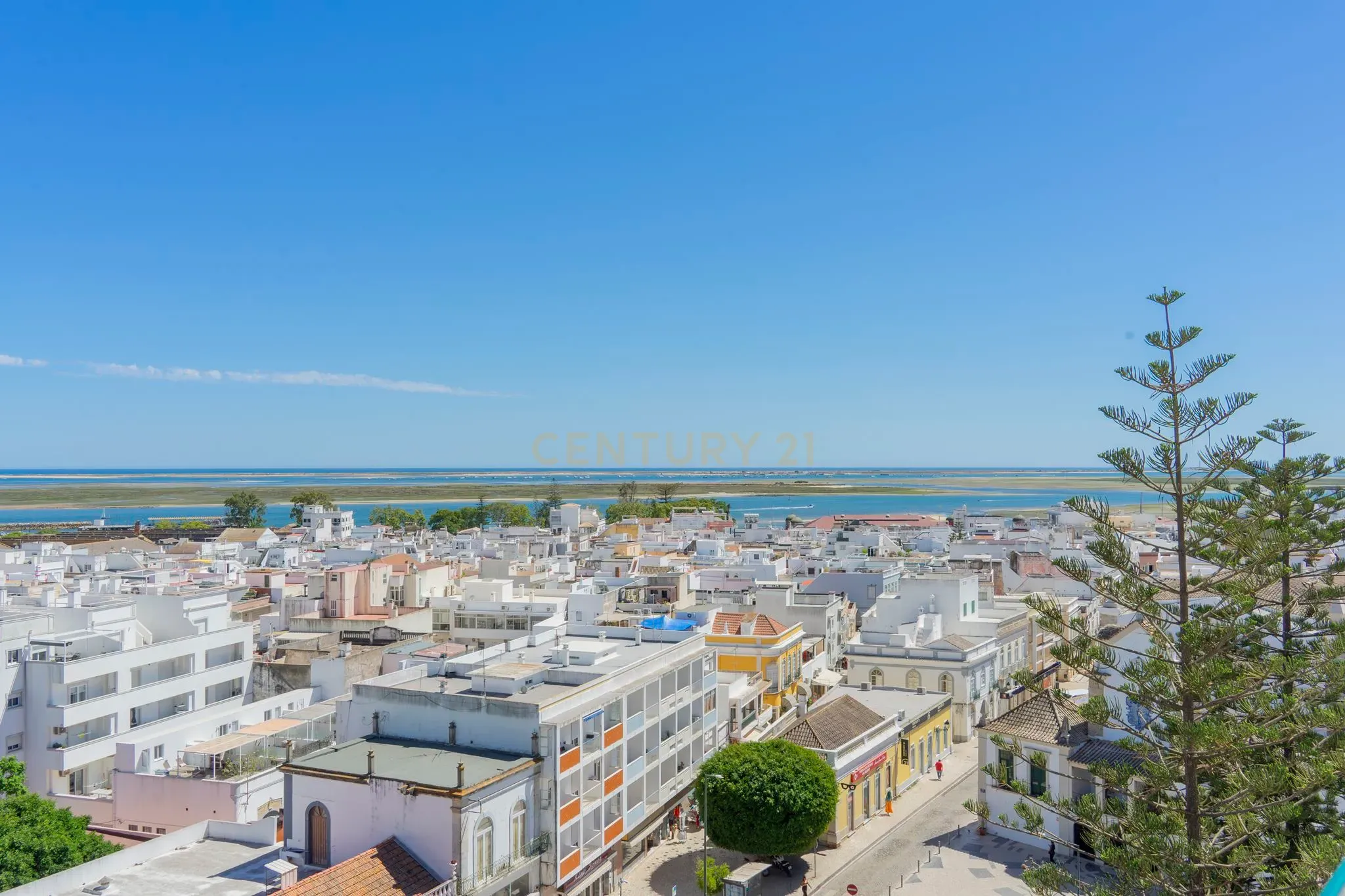 Fotografia 3 de Apartamento T2 com Vista Mar e Serra, na Baixa de Olhão