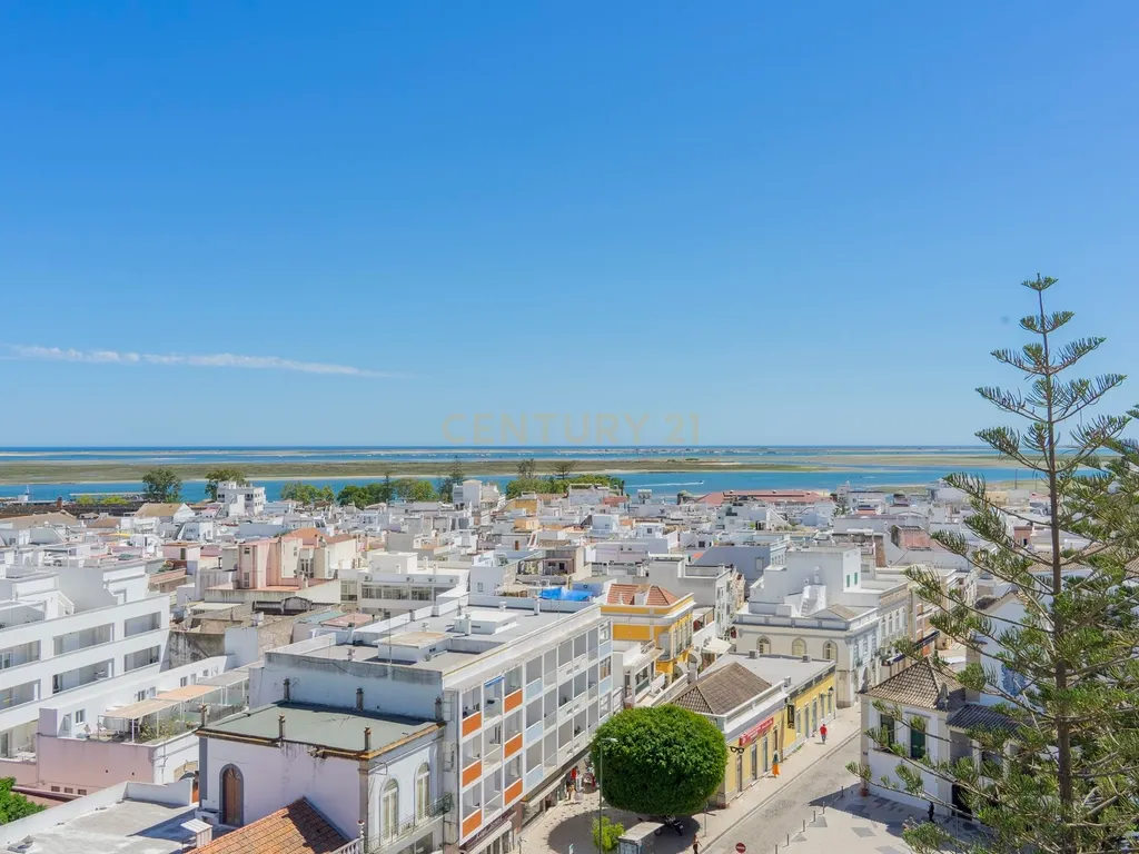 Apartamento T2 com Vista Mar e Serra, na Baixa de Olhão - Image 3