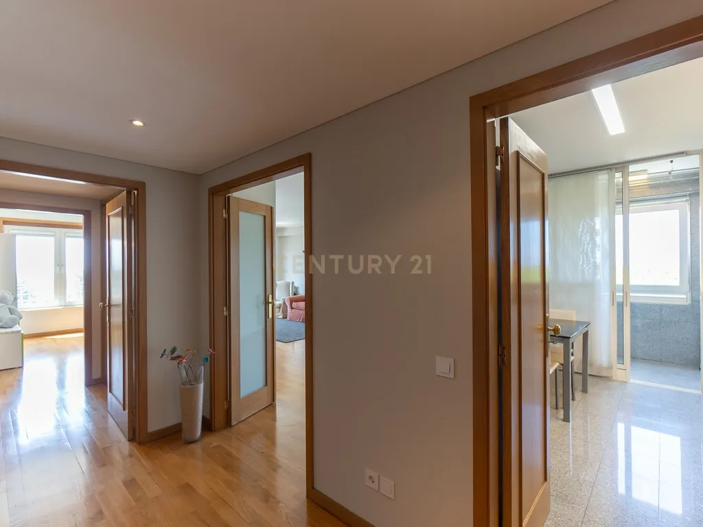 Apartamento T2 para Arrendamento em Lordelo do Ouro, Porto - Image 17
