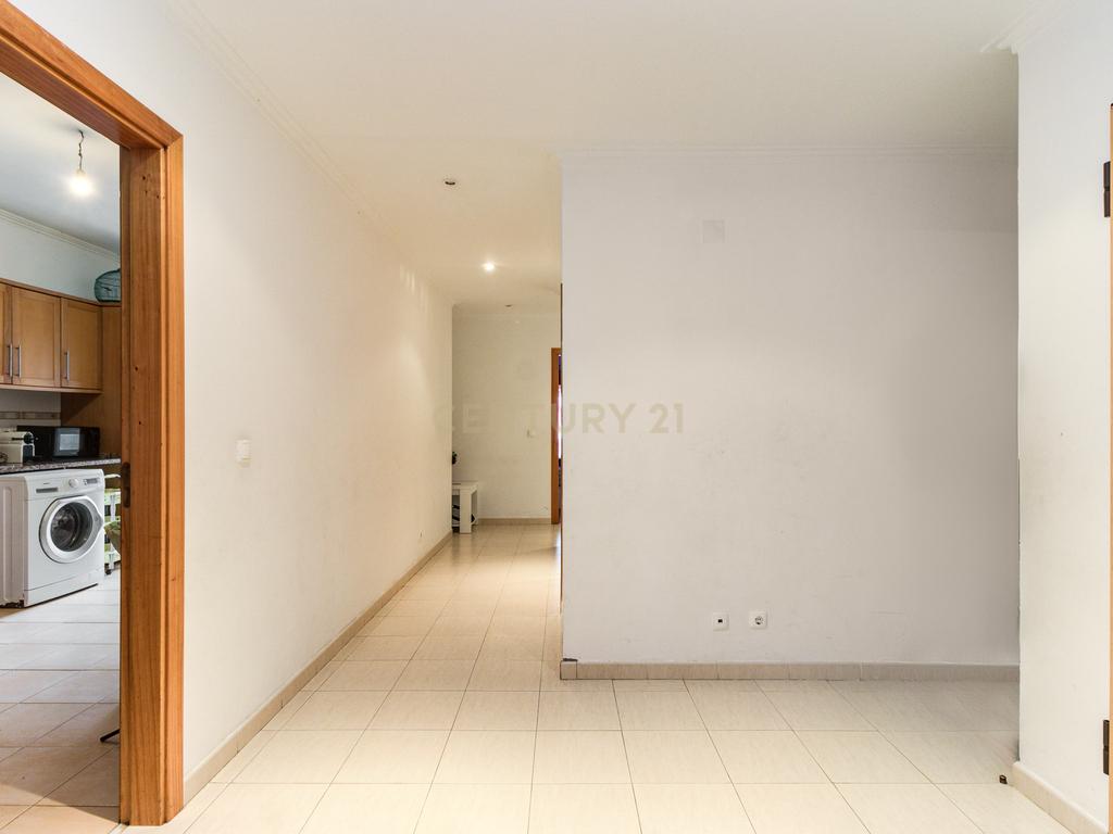 Apartamento T3 com Terraço e Acessibilidade em Amadora - Image 14