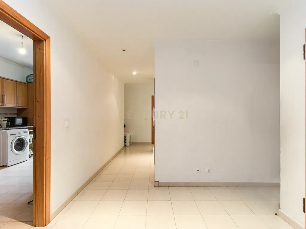 Apartamento T3 com Terraço e Acessibilidade em Amadora - Image 14