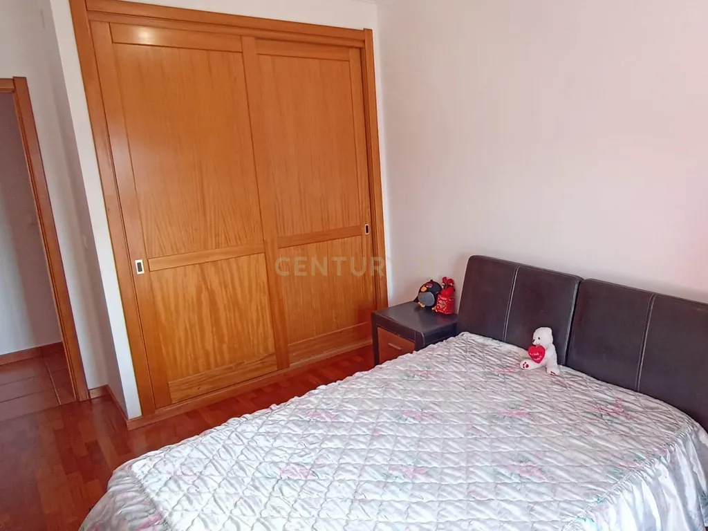 Apartamento T2 com box no centro de Peniche - Image 5