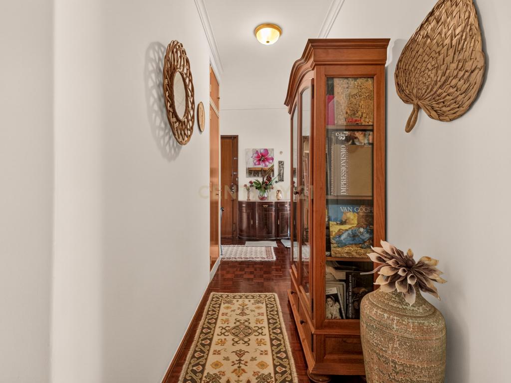 Apartamento T2 com Duas Varandas e Excelente Localização - Image 4