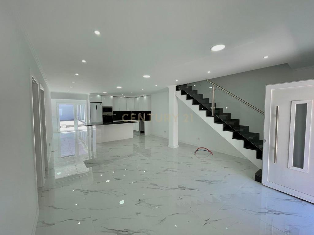 Moradia Remodelada no Barreiro - Image 3
