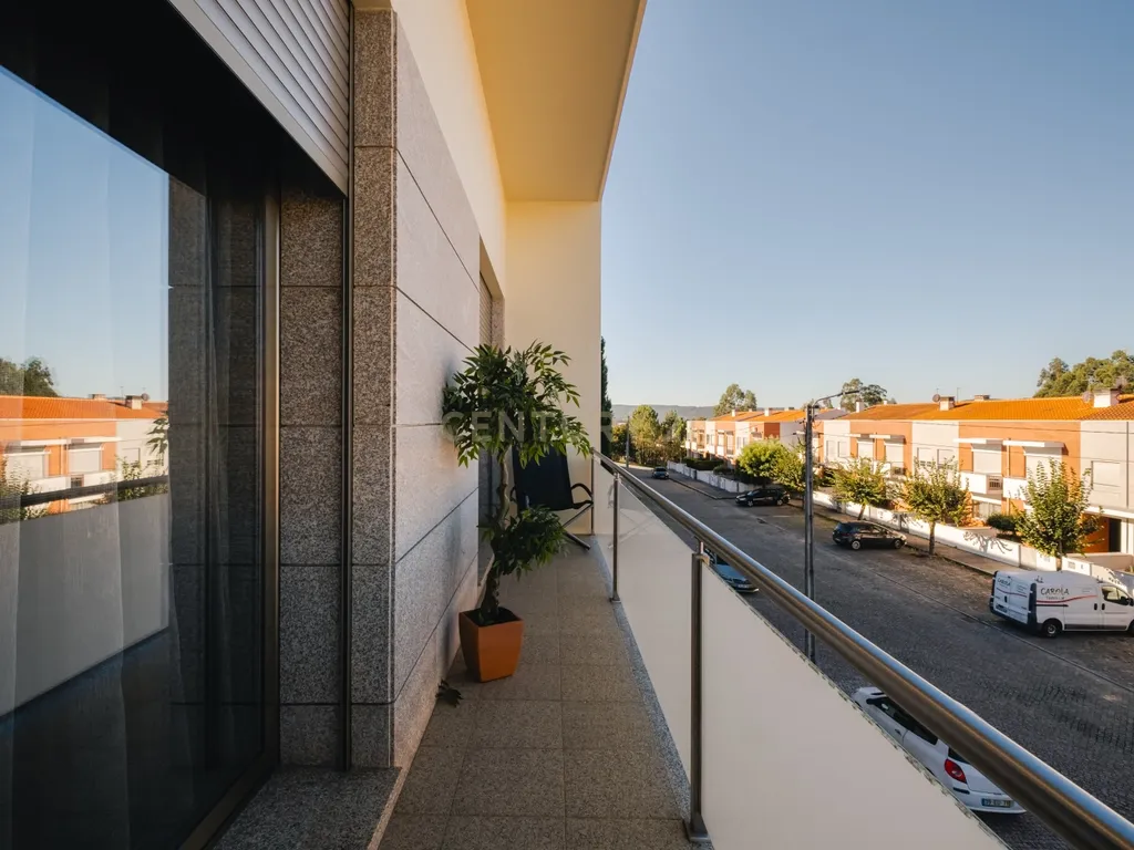 Moradia T4 com 255 m², Suíte Generosa, Jardim e Garagem para 3+ Viaturas | Astromil, Paredes - Image 25