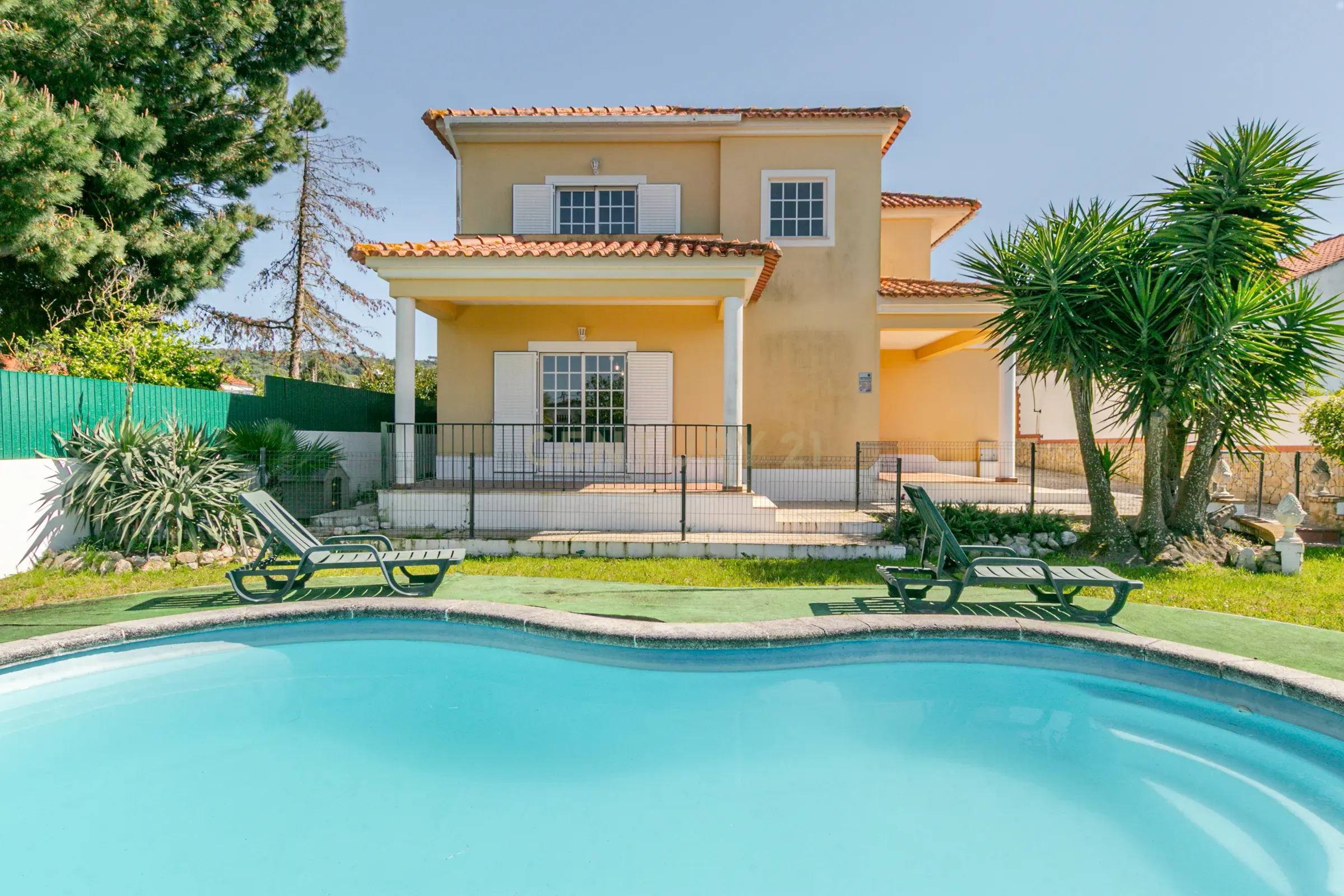Moradia Rural T4 com Piscina e Jardim — Entre Setúbal e Lisboa - Image 1