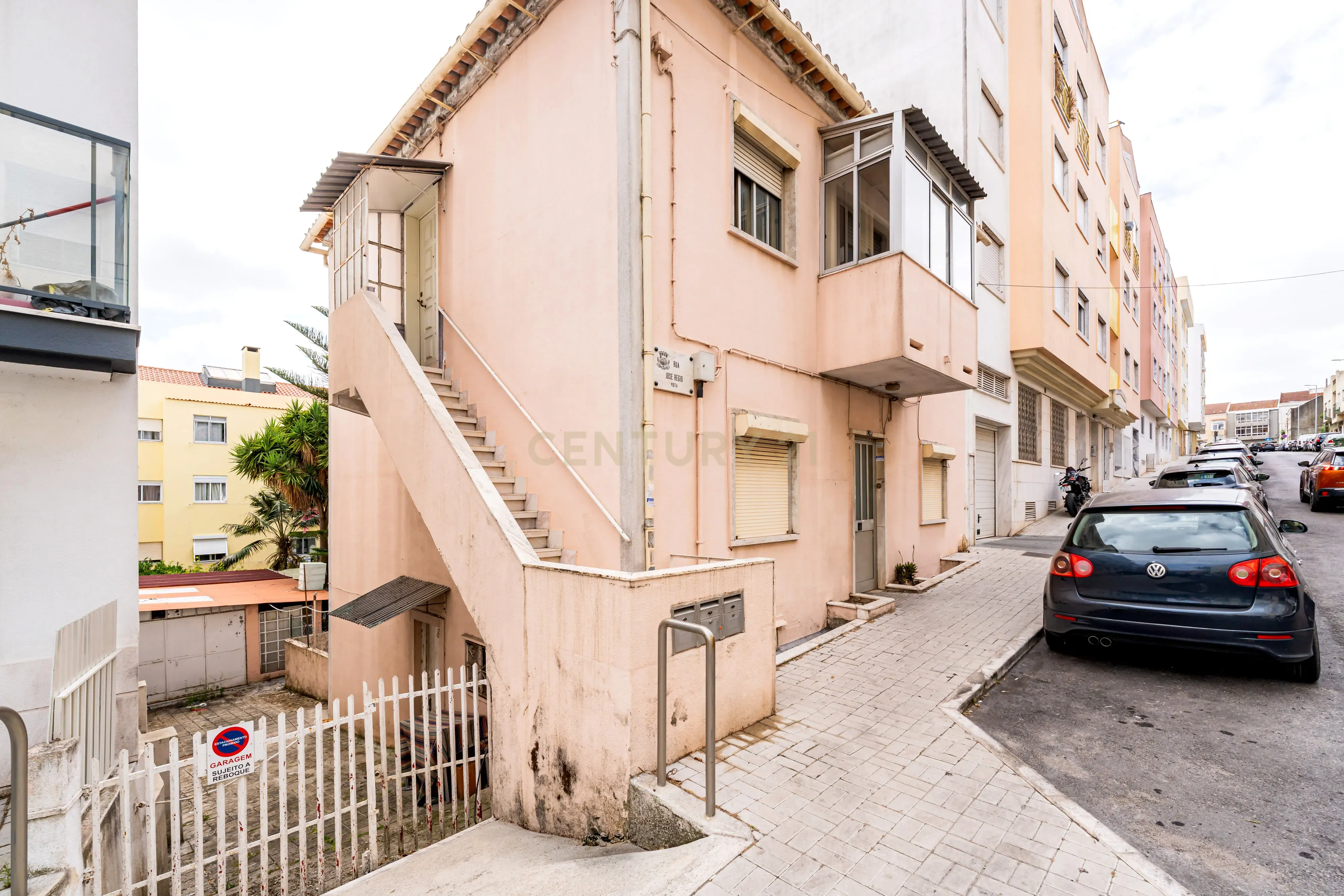 Fotografia 2 de PRÉDIO PARA REABILITAÇÃO - EXCELENTE OPORTUNIDADE DE INVESTIMENTO NA BRANDOA – AMADORA