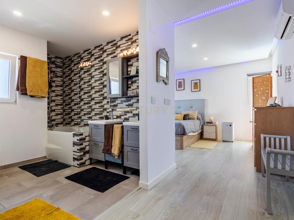 Moradia T4 como nova com piscina na Marisol em Lote de 500m² - Image 92