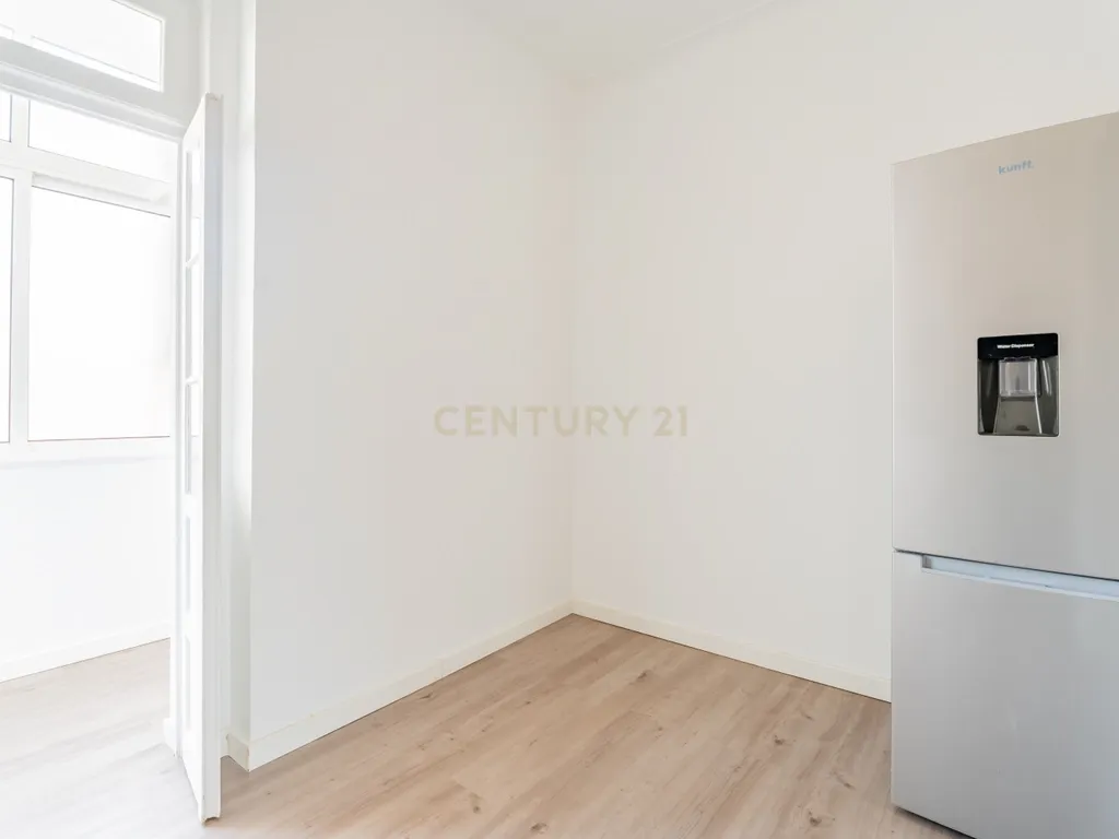 Apartamento T1 Remodelado na Penha de França – Lisboa - Image 12
