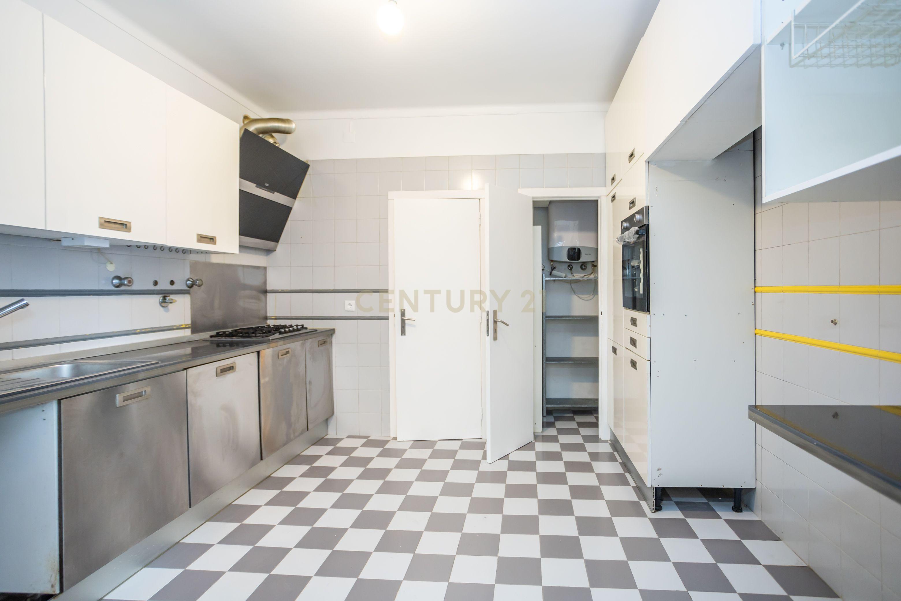 Apartamento T4, centro de Almada com terraço - Image 11