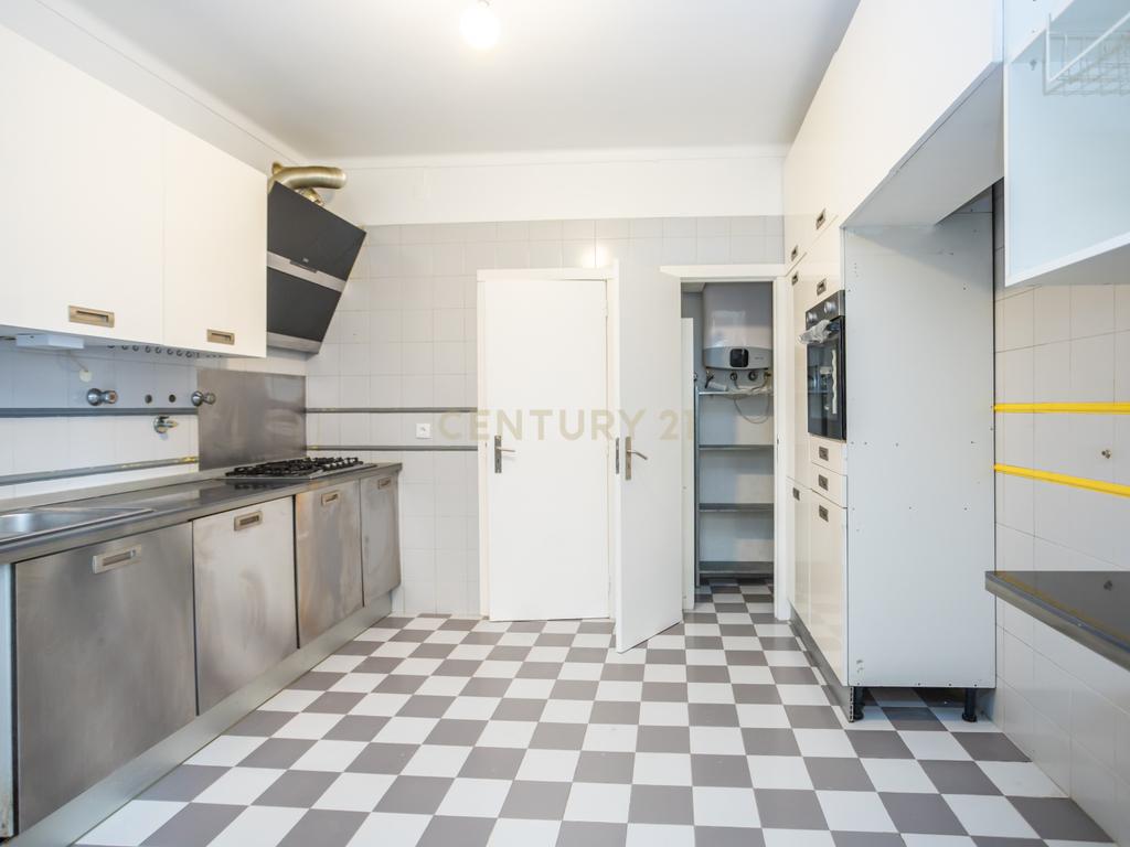 Apartamento T4, centro de Almada com terraço - Image 11