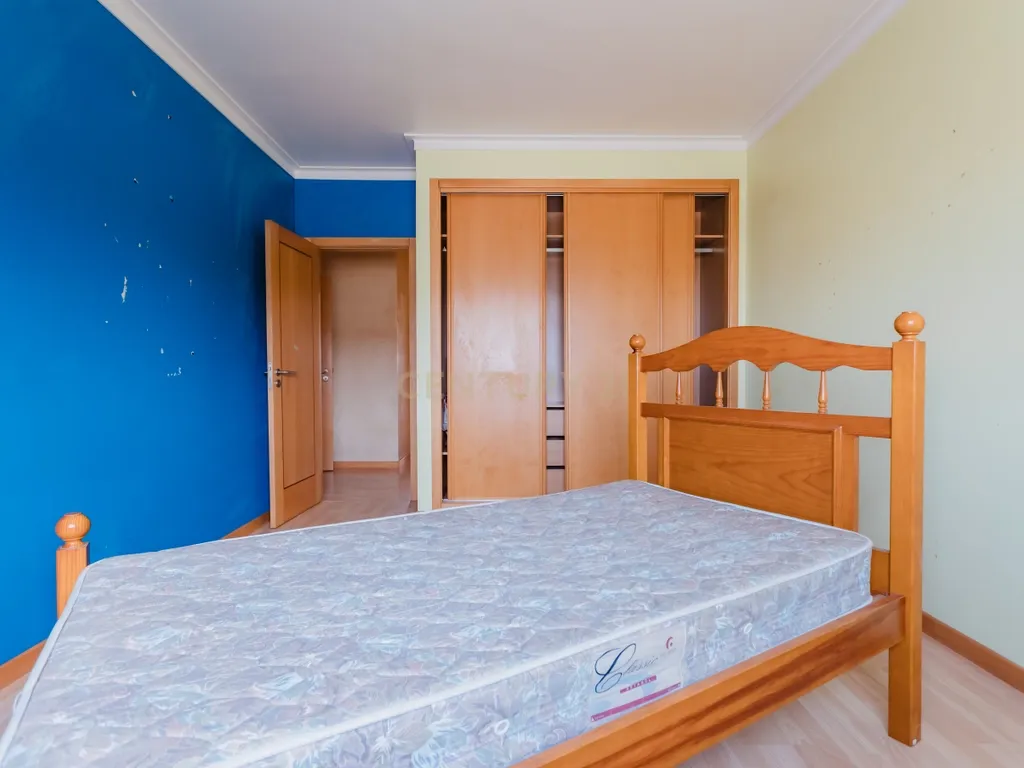 Apartamento T3 com áreas extraordinárias, garagem para 2 carros e perto da praia! - Image 18