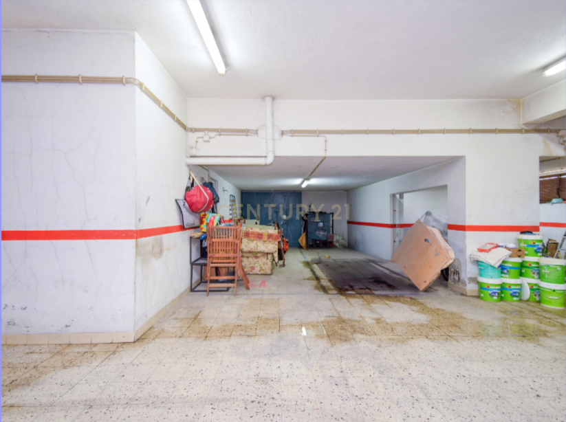 Apartamento T2 + 1 | Jardim e Estacionamento junto à Praia - Image 5