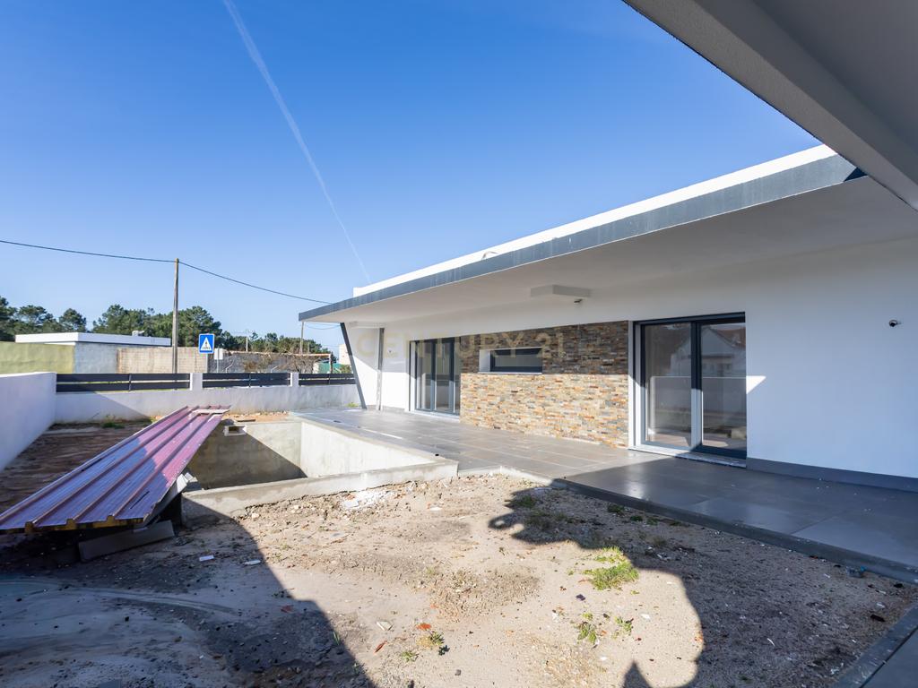 Moradia T3 Térrea Isolada com 3 suítes | Quinta do Anjo - Image 33