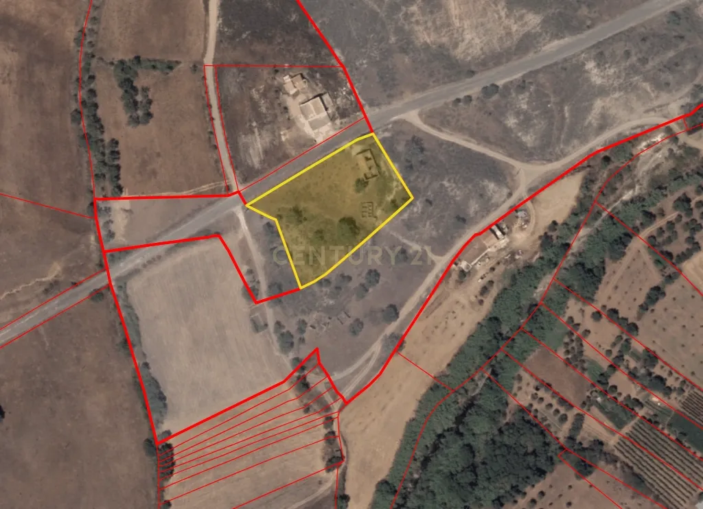 TERRENO COM RUINA EM SÃO BARTOLOMEU DE MESSINES - Image 10