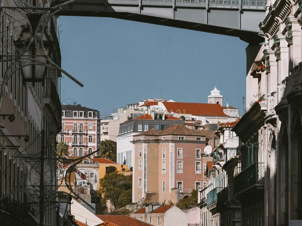 Hotel em Funcionamento no Centro do Porto | 21 Quartos e Potencial de Expansão - Image 2