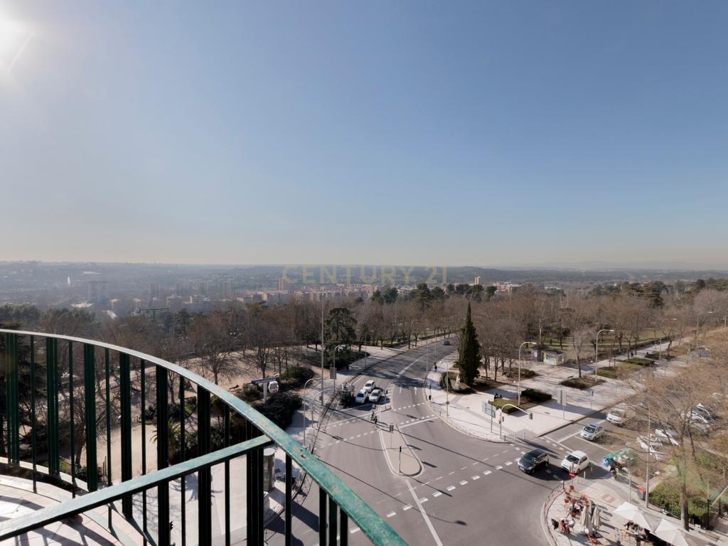 Luxuoso Apartamento T5 com Vista Panorâmica em Madrid - Image 32