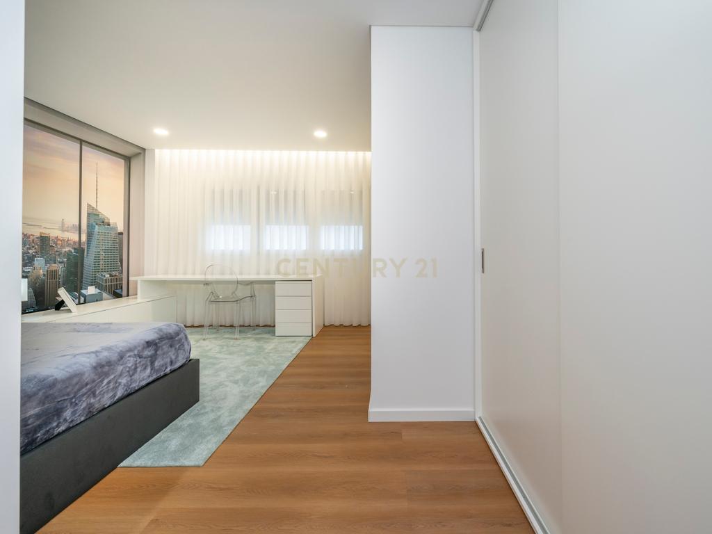 Luxuosa Moradia T5 com Vista Panorâmica em Odivelas - Image 64