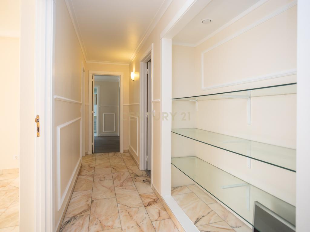 Apartamento T4, centro de Almada com terraço - Image 9