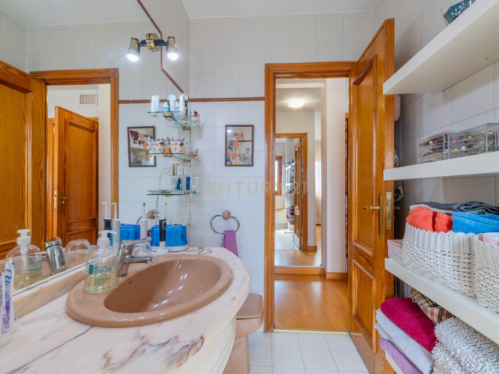 Casa Térrea Espetacular em Madrid - 5 Quartos e 4 Casas de Banho - Image 18