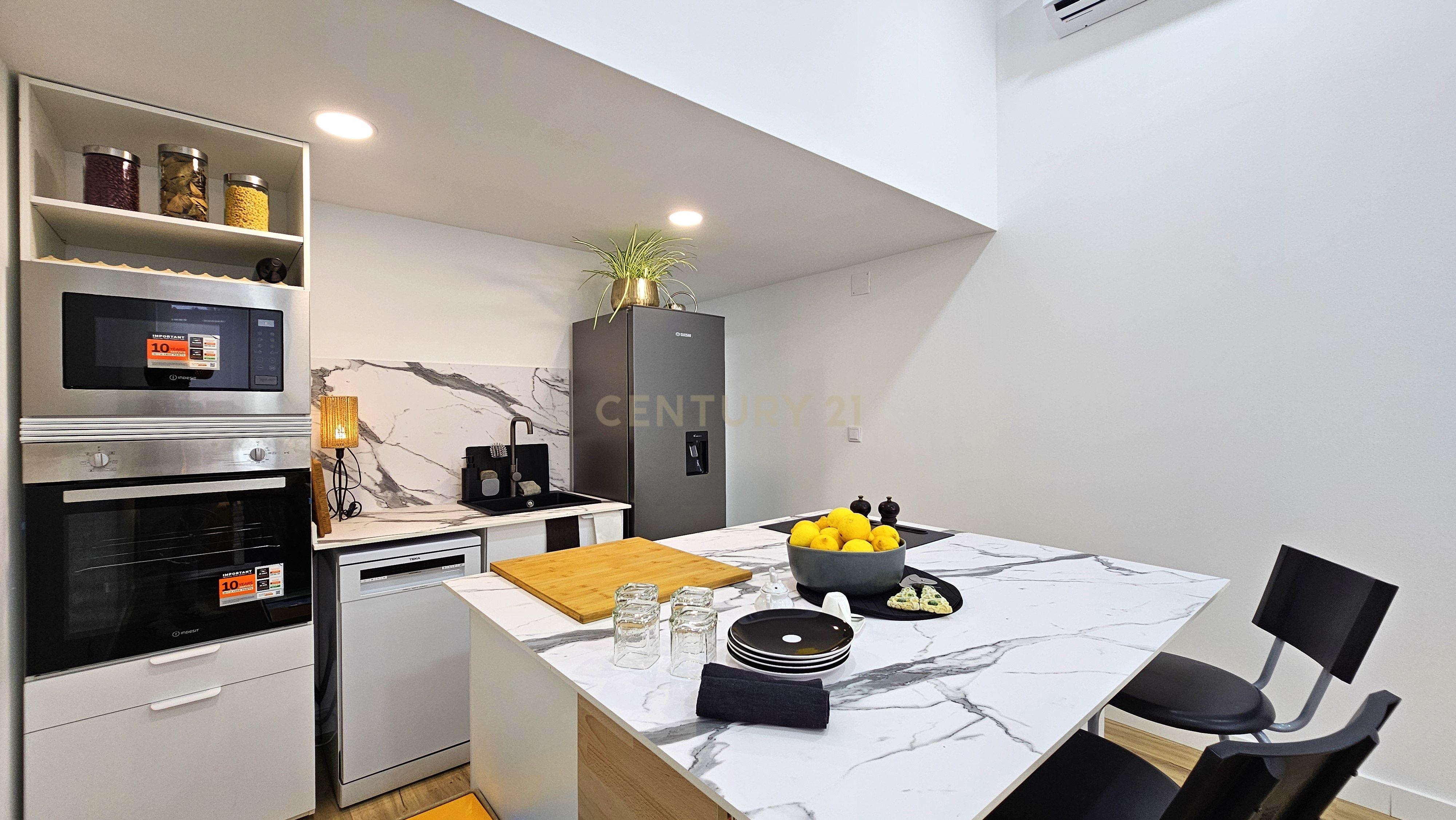 Fotografia 4 de Encantadora Moradia Duplex T1 Totalmente Remodelada em Setúbal