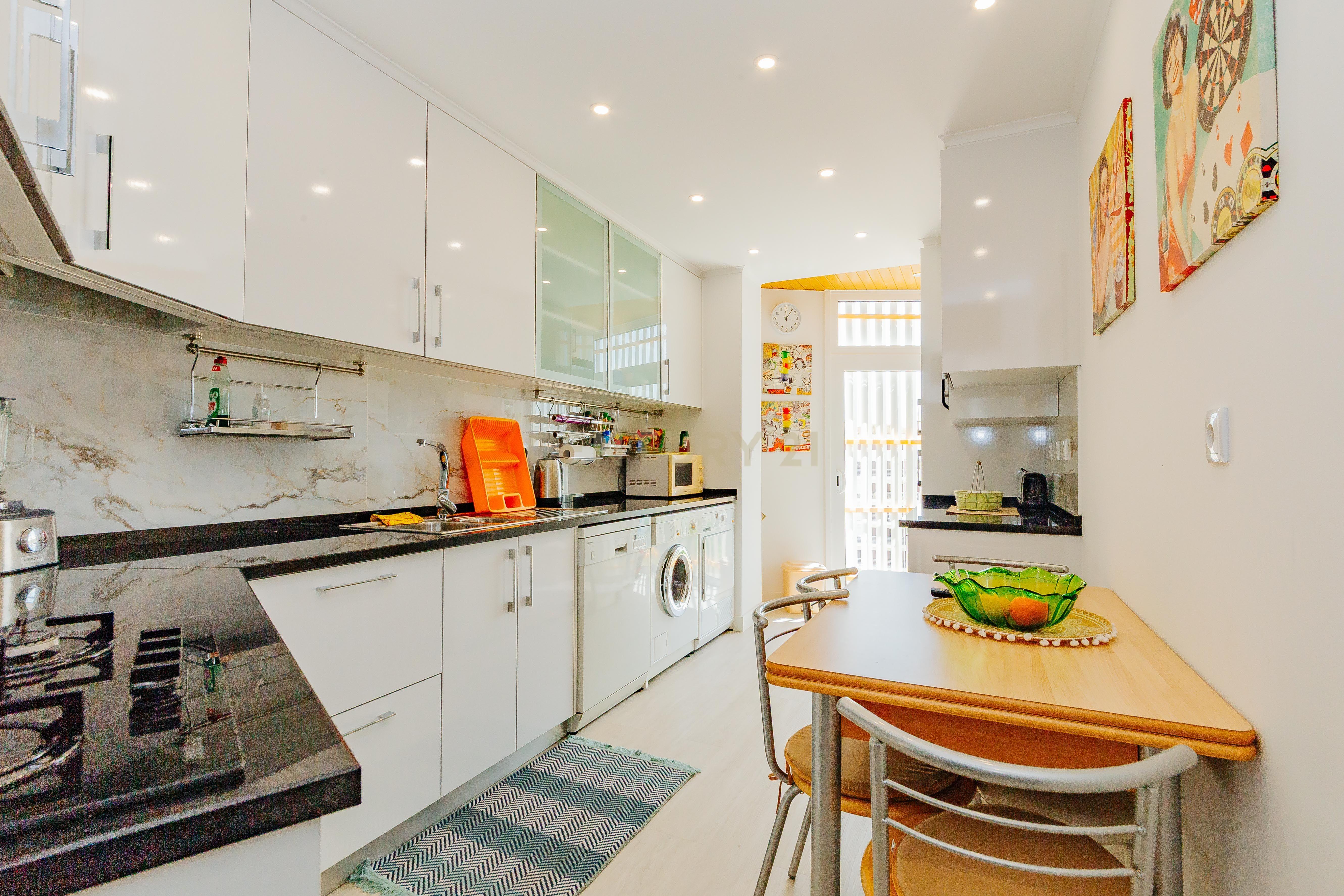 Apartamento T3 totalmente remodelado com Vista Panorâmica no Parque das Nações - Image 12