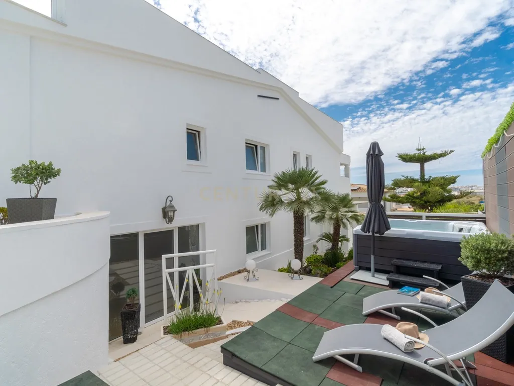 Moradia T5 com amplas áreas, jacuzzi e vista rio - Ferragudo - Image 21