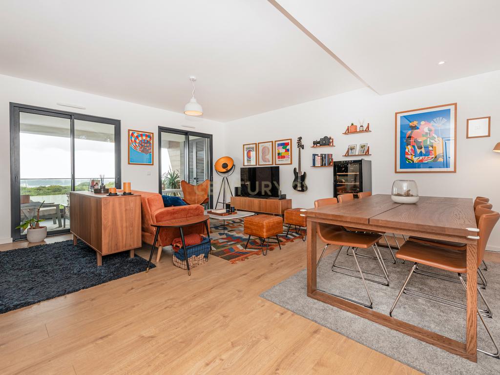 APARTAMENTO T2 NO EMPREENDIMENTO SKY CITY, COM TERRAÇO, VARANDA, PARQUEAMENTOS E ARRECADAÇÃO, EM CONDOMÍNIO COM JARDIM E PISCINA - Image 3
