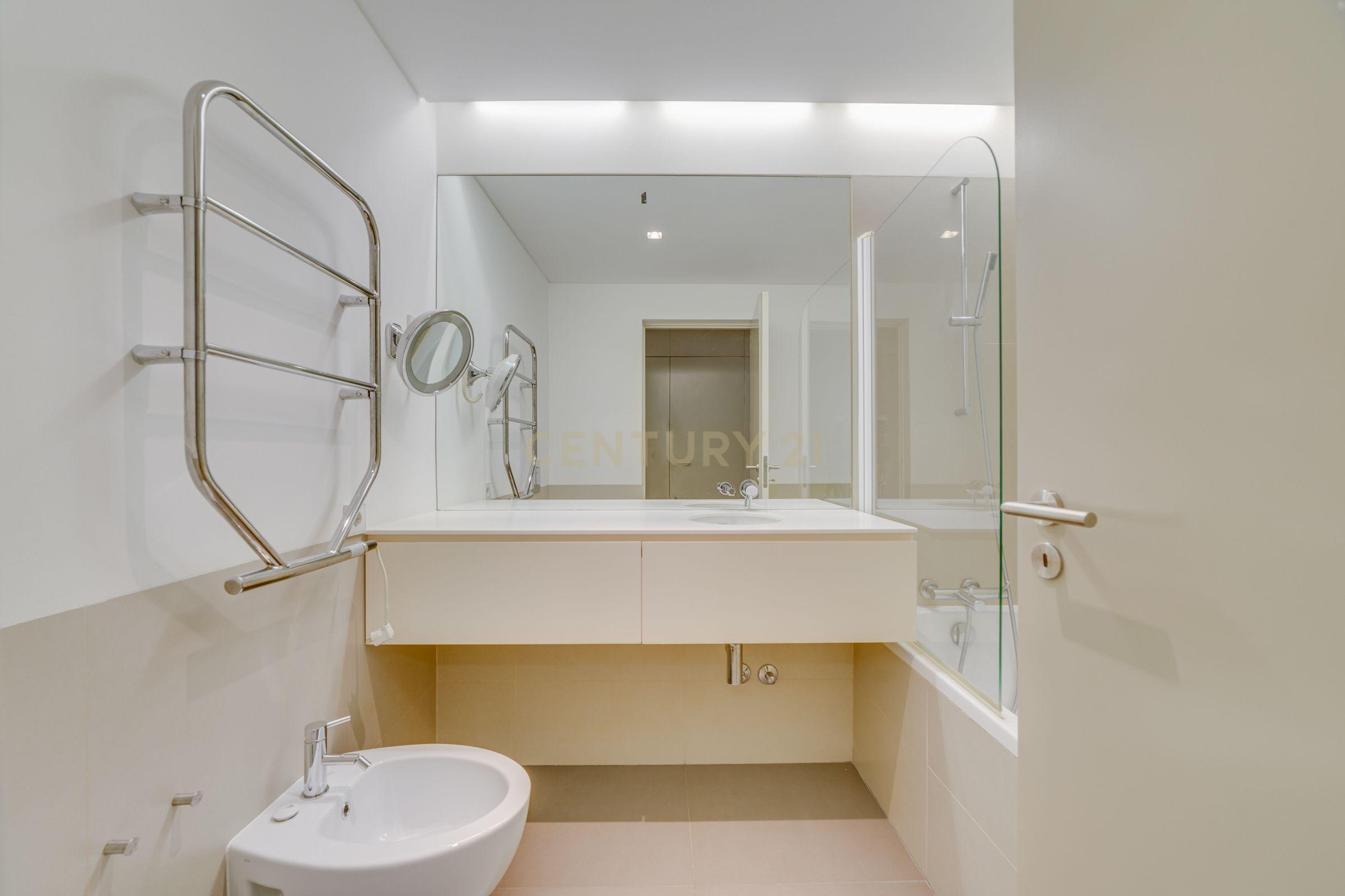 Encantador T2 de 81,5m² no coração do Príncipe Real - Image 17