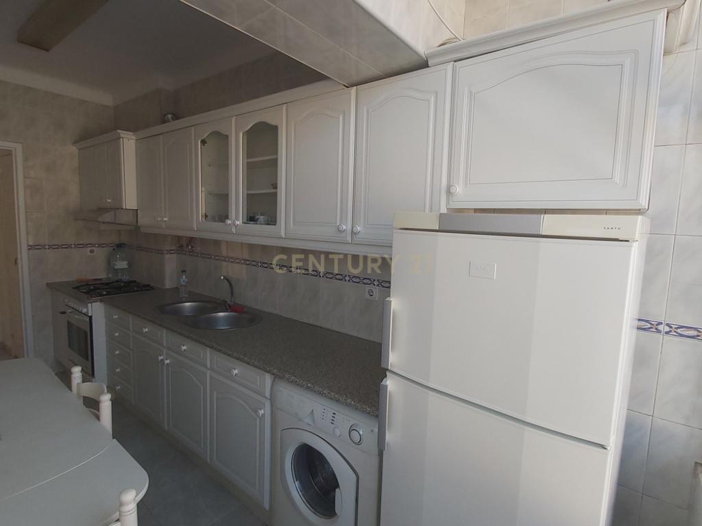 Apartamento T2 em Almada na Av. Nuno Alvares Pereira. - Image 5