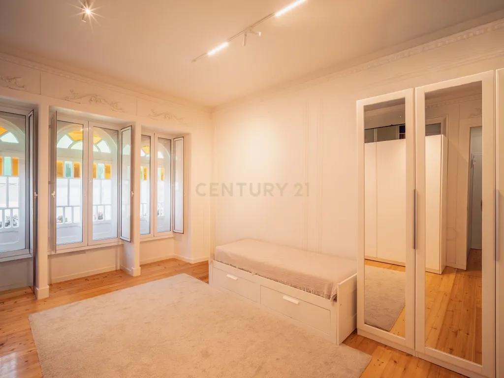 Apartamento Encantador com Jardim Privativo — Santo António, Lisboa - Image 24